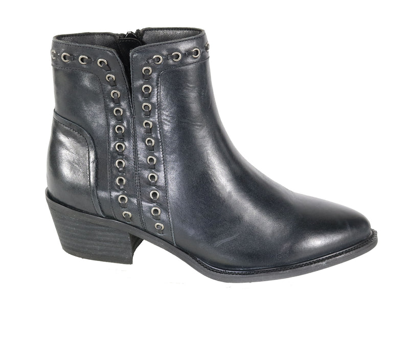 Flight-Black | David Tate