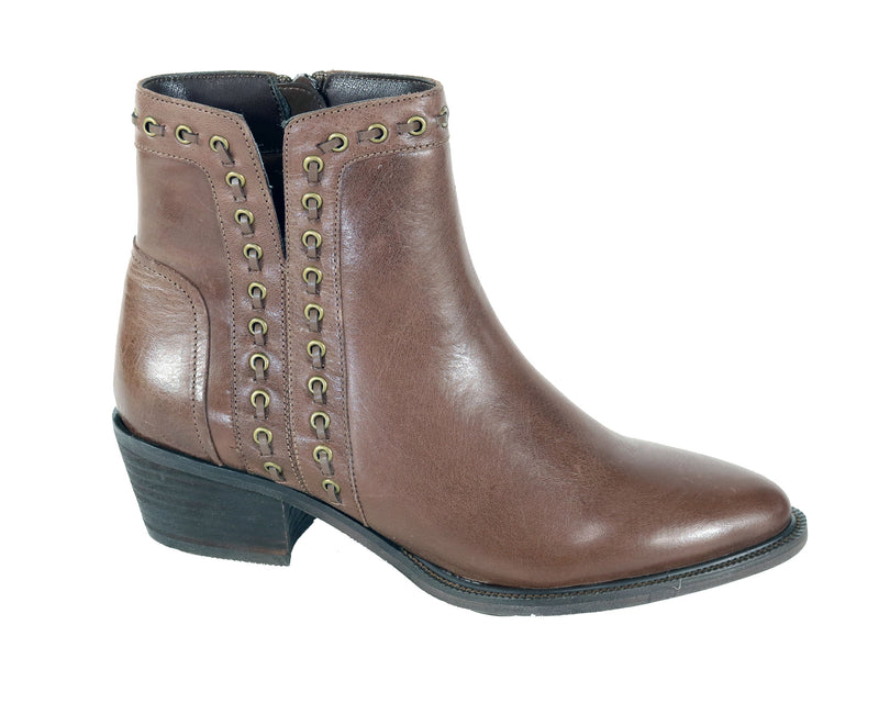 Flight-Brown | David Tate