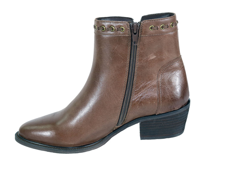 Flight-Brown | David Tate